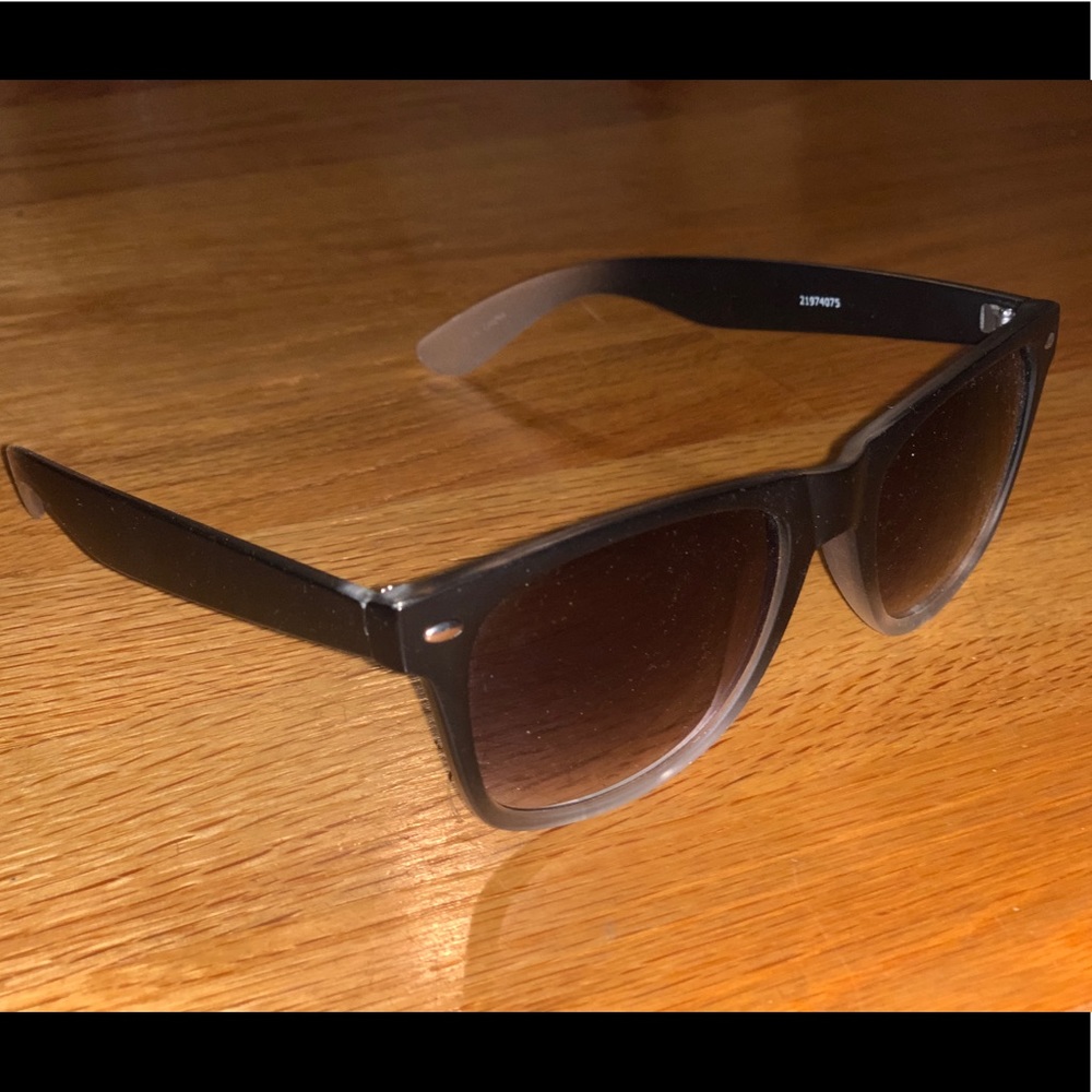 Black ombré sunglasses